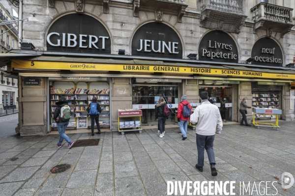 Fermeture de quatre librairies gibert joseph a paris