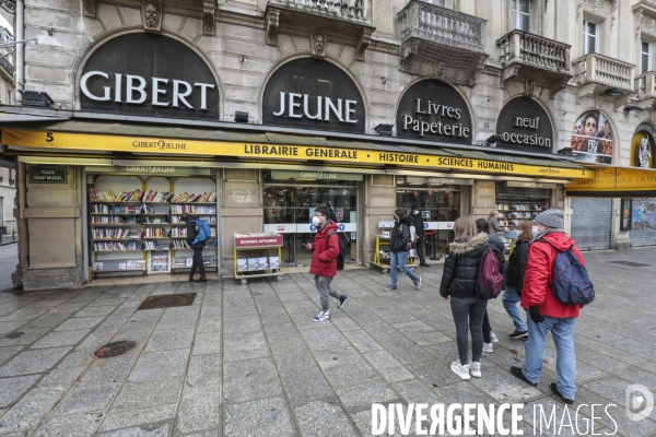 Fermeture de quatre librairies gibert joseph a paris