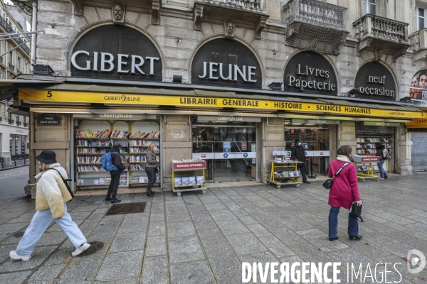 Fermeture de quatre librairies gibert joseph a paris