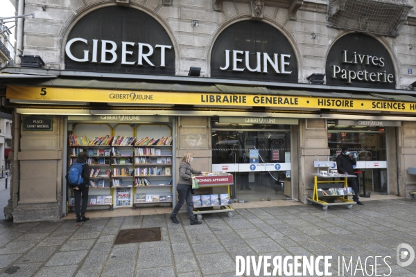 Fermeture de quatre librairies gibert joseph a paris