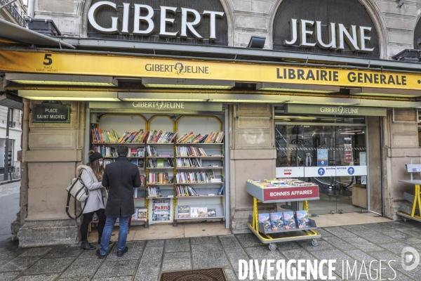 Fermeture de quatre librairies gibert joseph a paris