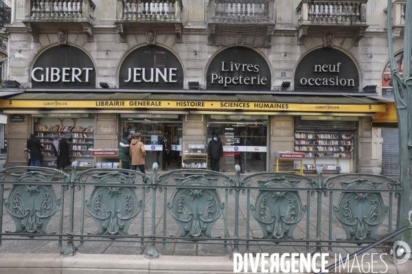 Fermeture de quatre librairies gibert joseph a paris