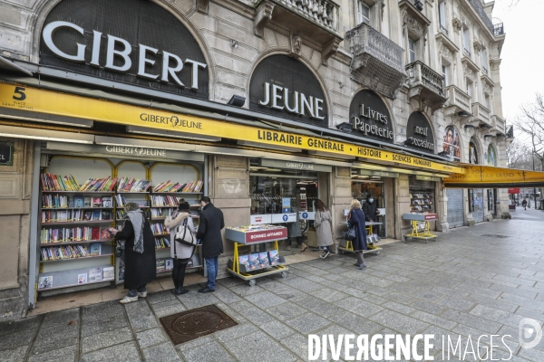 Fermeture de quatre librairies gibert joseph a paris