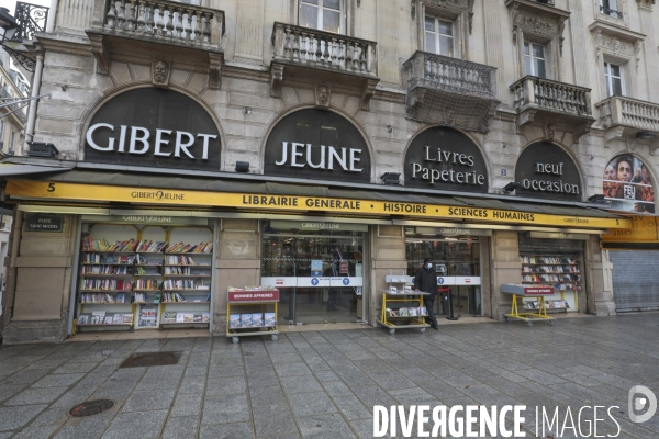 Fermeture de quatre librairies gibert joseph a paris