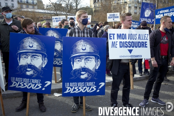 Manifestation de Generation identitaire a Paris contre son eventuelle dissolution