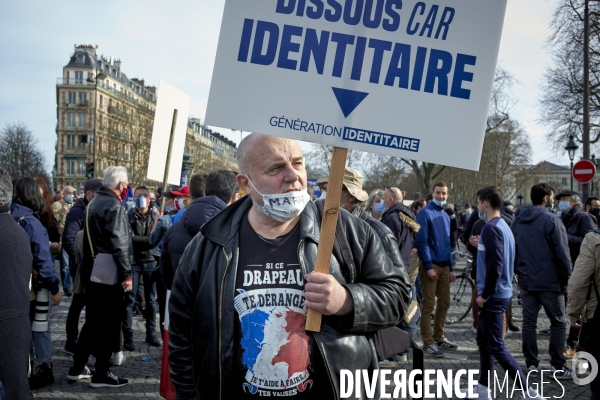 Manifestation de Generation identitaire a Paris contre son eventuelle dissolution