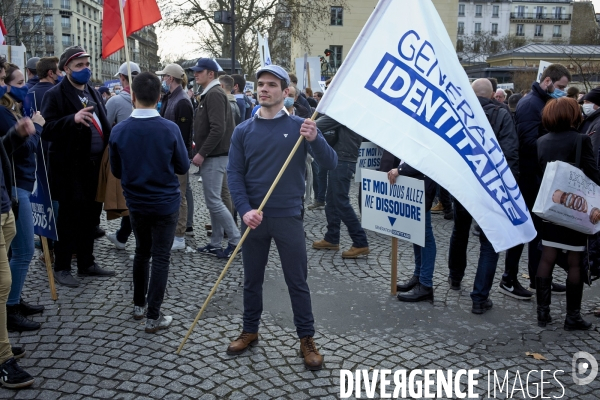 Manifestation de Generation identitaire a Paris contre son eventuelle dissolution