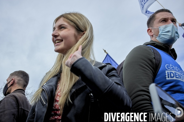 Manifestation de Generation identitaire a Paris contre son eventuelle dissolution