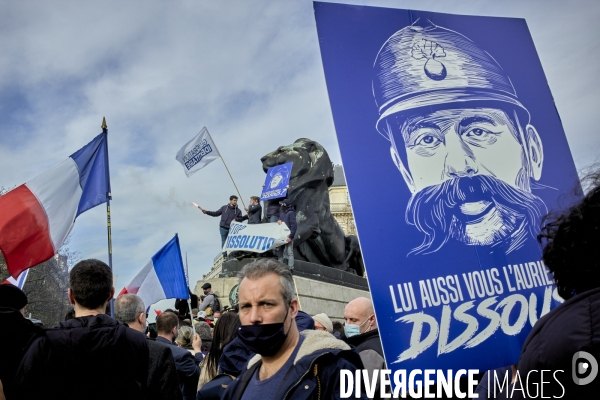 Manifestation de Generation identitaire a Paris contre son eventuelle dissolution