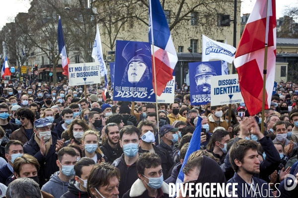 Manifestation de Generation identitaire a Paris contre son eventuelle dissolution