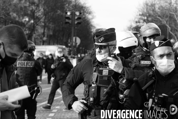 Manifestation de   Generation Identitaire  à Paris contre leur dissolution