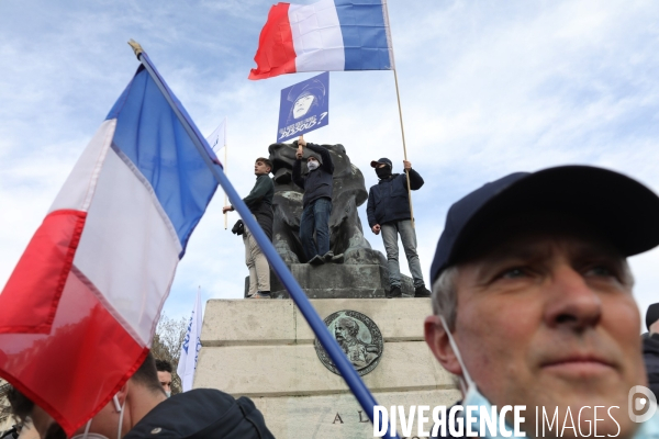 Manifestation de   Generation Identitaire  à Paris contre leur dissolution