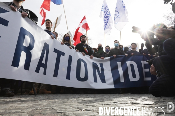 Manifestation de   Generation Identitaire  à Paris contre leur dissolution