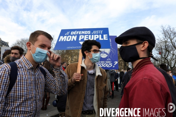 Manifestation de   Generation Identitaire  à Paris contre leur dissolution