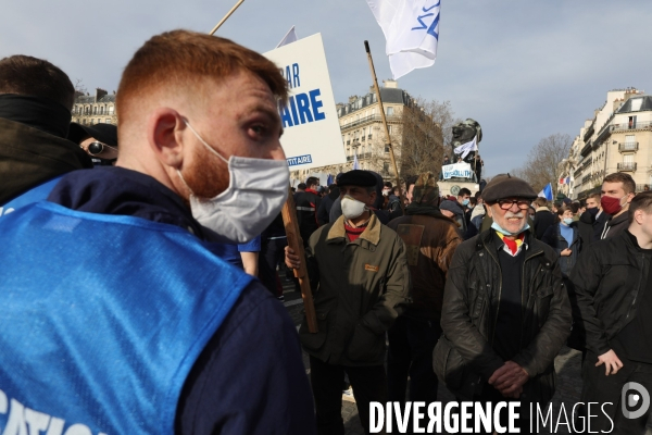 Manifestation de   Generation Identitaire  à Paris contre leur dissolution