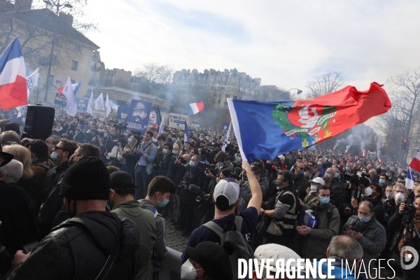 Manifestation de   Generation Identitaire  à Paris contre leur dissolution