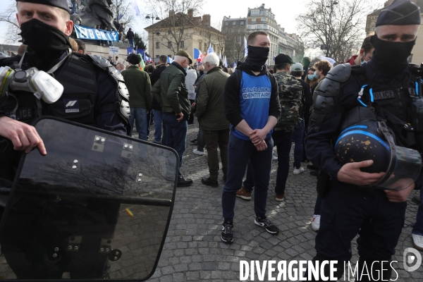 Manifestation de   Generation Identitaire  à Paris contre leur dissolution