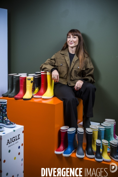 Portrait de sandrine conseiller, pdg de la marque de vetement aigle.