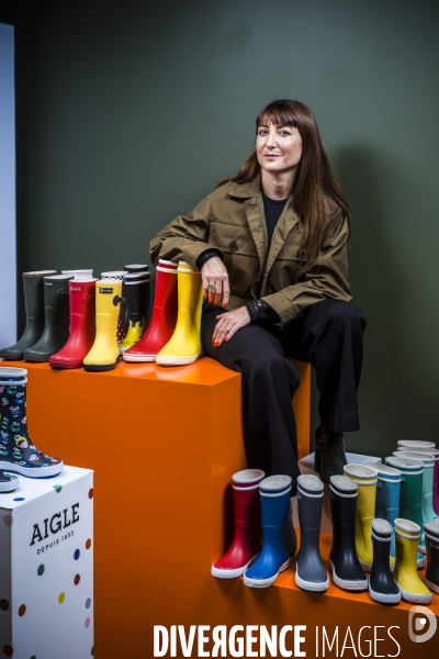 Portrait de sandrine conseiller, pdg de la marque de vetement aigle.