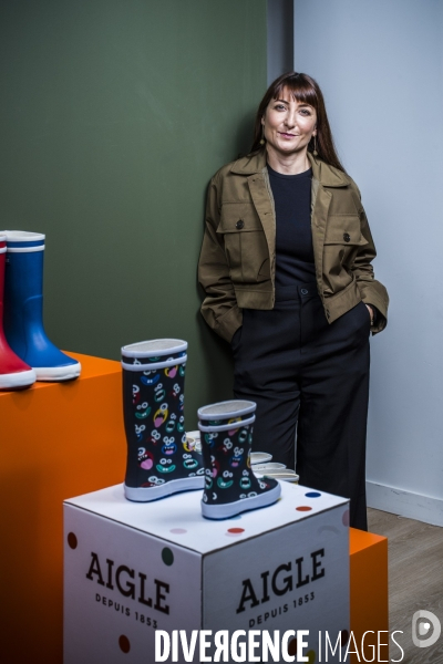 Portrait de sandrine conseiller, pdg de la marque de vetement aigle.