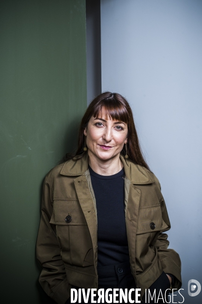 Portrait de sandrine conseiller, pdg de la marque de vetement aigle.