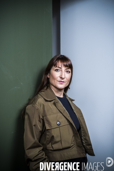 Portrait de sandrine conseiller, pdg de la marque de vetement aigle.