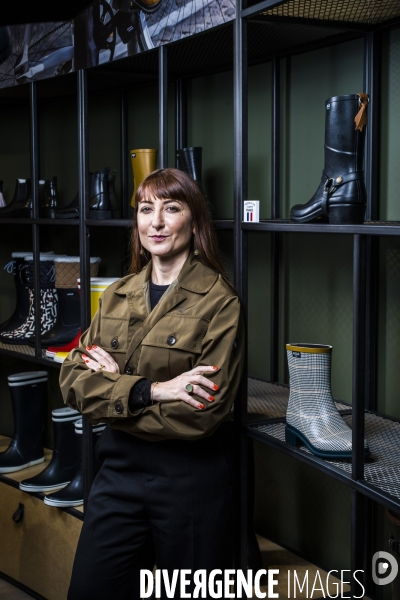 Portrait de sandrine conseiller, pdg de la marque de vetement aigle.