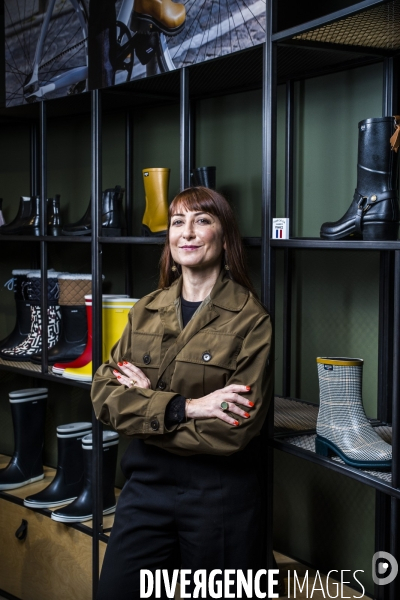 Portrait de sandrine conseiller, pdg de la marque de vetement aigle.