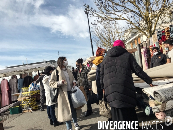 Trappes, le march¢ des merisiers