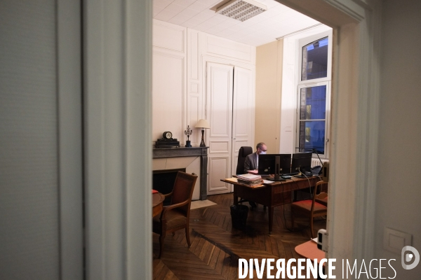 24h avec Jean Christophe Gayet président du plus petit tribunal d Ile de France