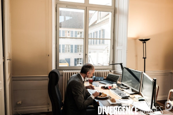 24h avec Jean Christophe Gayet président du plus petit tribunal d Ile de France