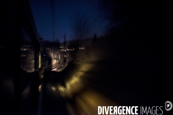 Paysages de nuit depuis le train