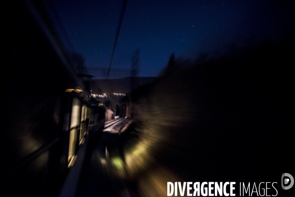 Paysages de nuit depuis le train