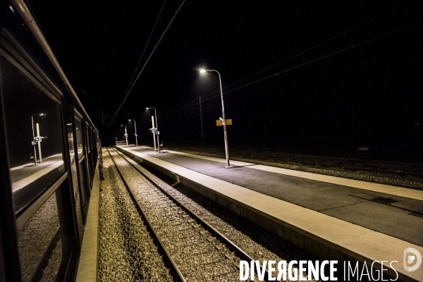 Paysages de nuit depuis le train