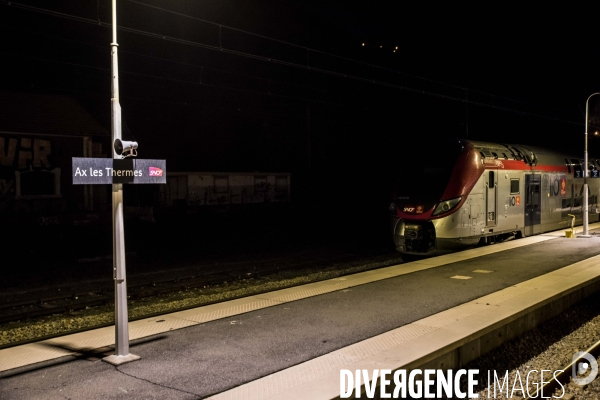 Paysages de nuit depuis le train