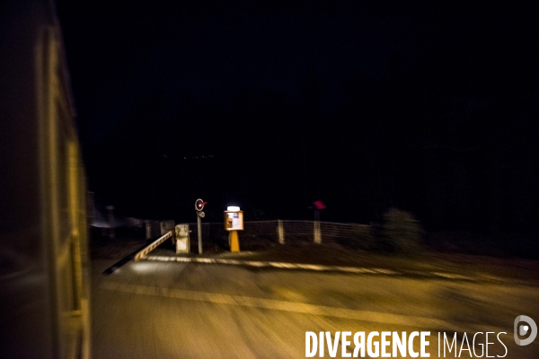 Paysages de nuit depuis le train
