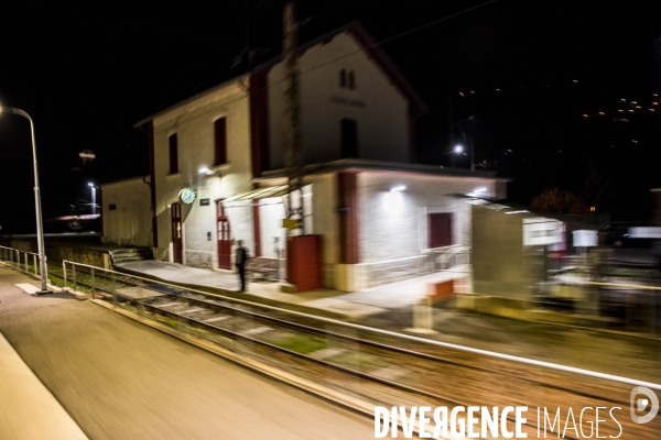 Paysages de nuit depuis le train