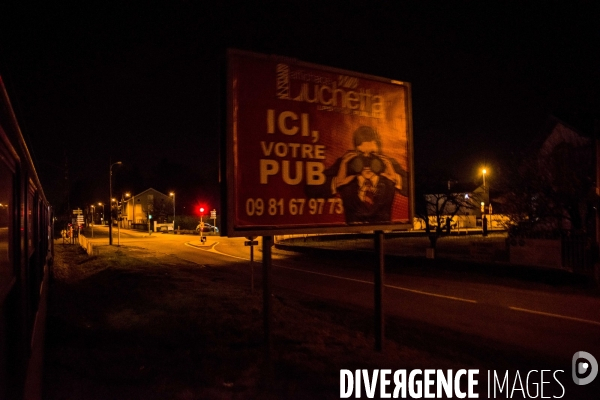 Paysages de nuit depuis le train