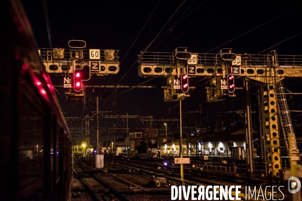 Paysages de nuit depuis le train