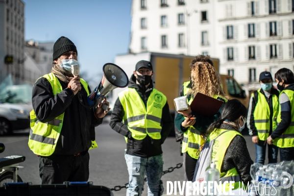 Les Biffins manifestent devant la Mairie du XX eme /Paris