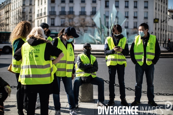 Les Biffins manifestent devant la Mairie du XX eme /Paris