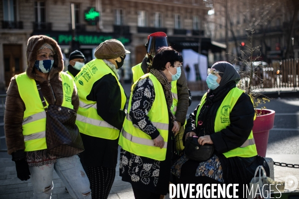 Les Biffins manifestent devant la Mairie du XX eme /Paris