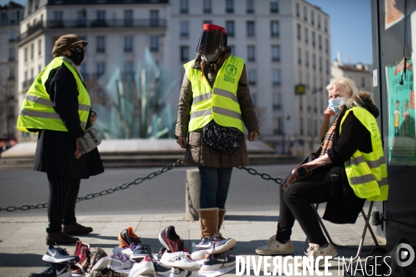 Les Biffins manifestent devant la Mairie du XX eme /Paris