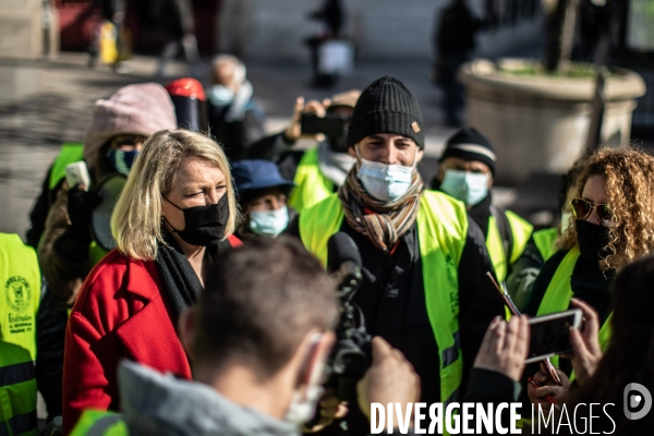 Les Biffins manifestent devant la Mairie du XX eme /Paris