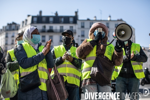 Les Biffins manifestent devant la Mairie du XX eme /Paris