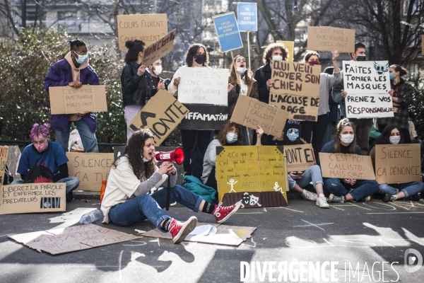 Manifestation, a l appel du collectif callisto,  devant le cours florent contre l impunite des violences sexuelles dans l ecole.