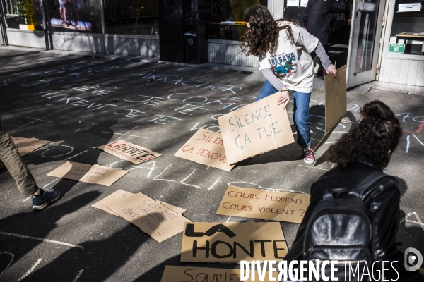 Manifestation, a l appel du collectif callisto,  devant le cours florent contre l impunite des violences sexuelles dans l ecole.