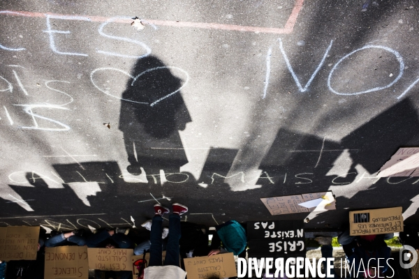 Manifestation, a l appel du collectif callisto,  devant le cours florent contre l impunite des violences sexuelles dans l ecole.