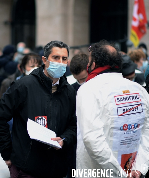 Faux Procès et manifestation devant le siège de Sanofi