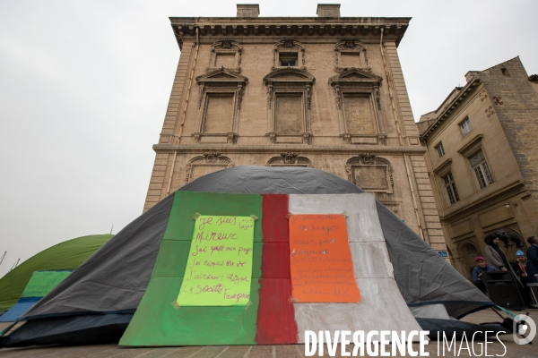 Mineurs étrangers devant la mairie de Marseille